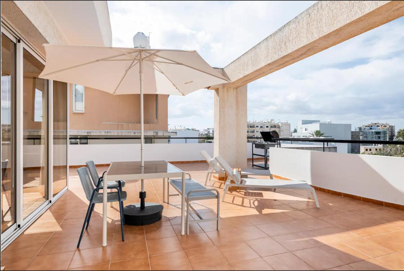 Top Floor Apartment City Center Lárnaka Kültér fotó